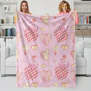 Valentine'S Day Heart-Print Flannel Blanket Made Of Polyester Fiber, This Soft And Cozy Blanket Offers Perfect Warmth. An Ideal Holiday Gift Choice, It'S The Perfect Winter Present For Bedrooms, Dorm Rooms, Or Home Offices.