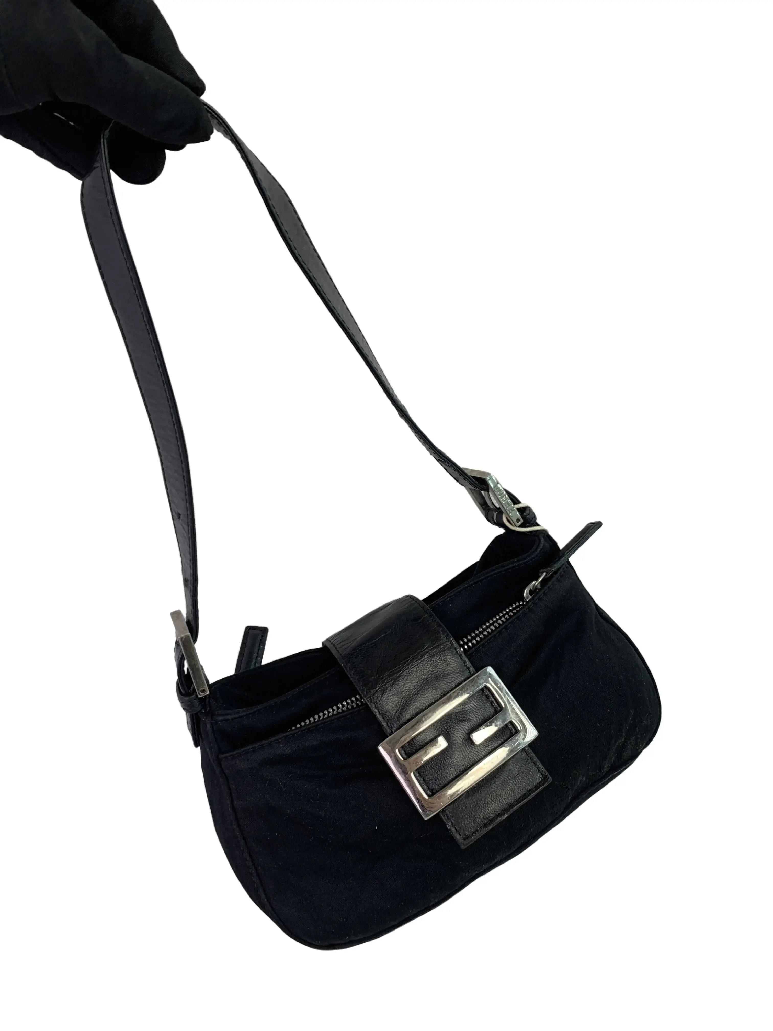 Pre-owned FENDI Black Fabric FF Buckle Vintage Shoulder Bag/wj07104511/4511
