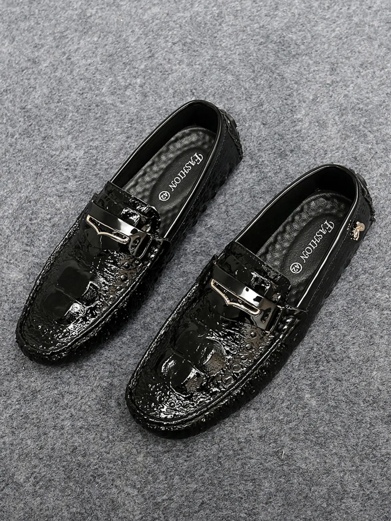 Crocodile Pattern Glossy Moccasin Shoes, High-End Leather with Cushioned Insoles, Business Wear & Daily Commute, Classic Durable Design