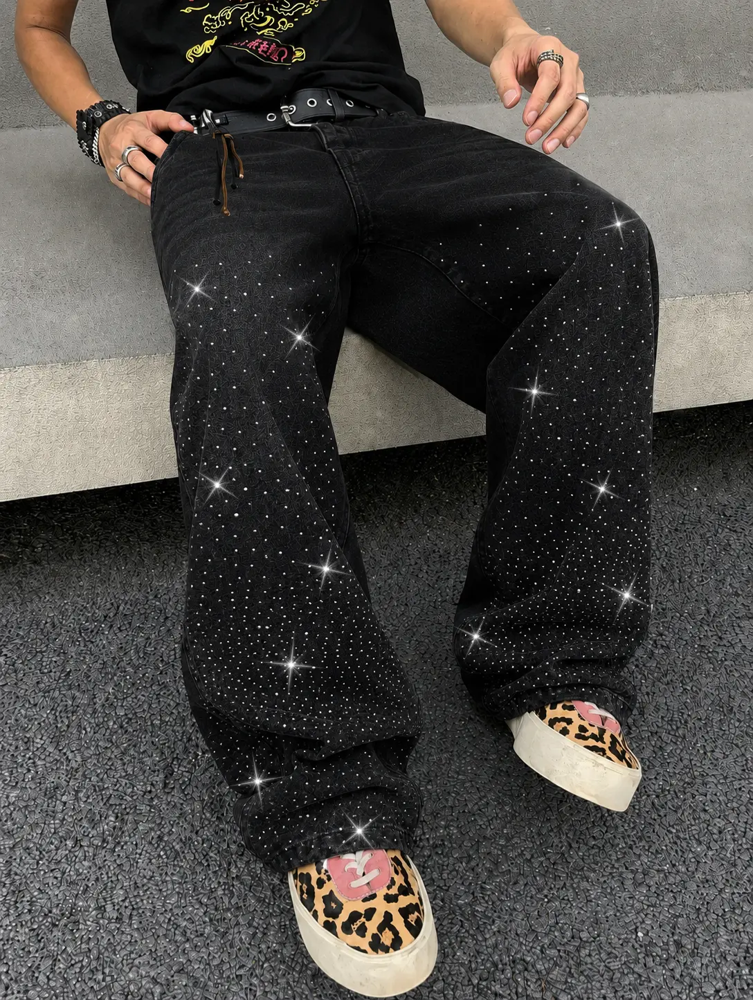 Y2K Rhinestone Washed Jeans Unisex Loose Fit Wide Leg Denim Pants Vintage Distressed Sparkle Studded Streetwear Trousers Casual Baggy Straight Leg Hip Hop Fashion Jeans for Men and Women Everyday Outfit Club Party Festival Style Trendy Urban Gothic Bottom