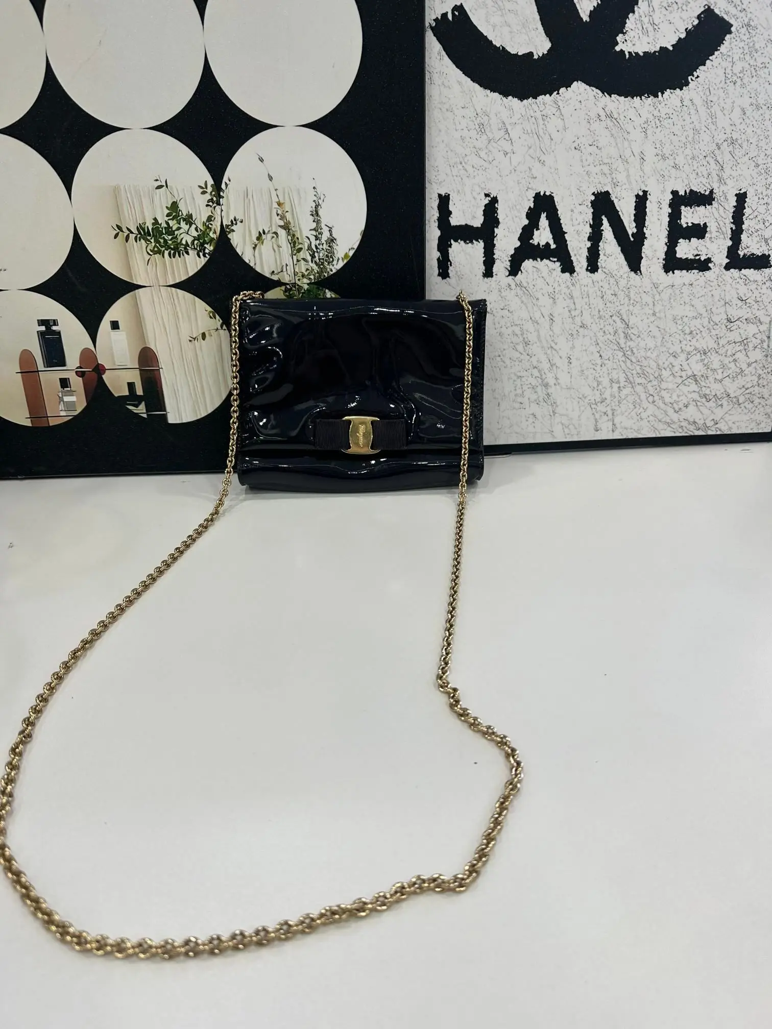 Pre-owned Ferragamo Patent Leather Chain Bag C0003