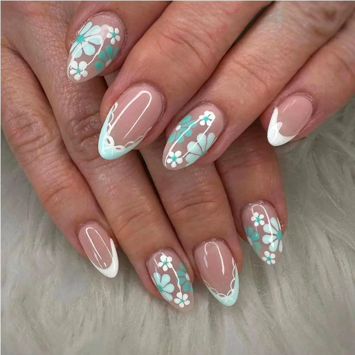 24Pcs Square Short Press on Nails Nude French Tip White and Green Floral Design Fake Nails Glossy Acrylic Set for Spring Summer Women