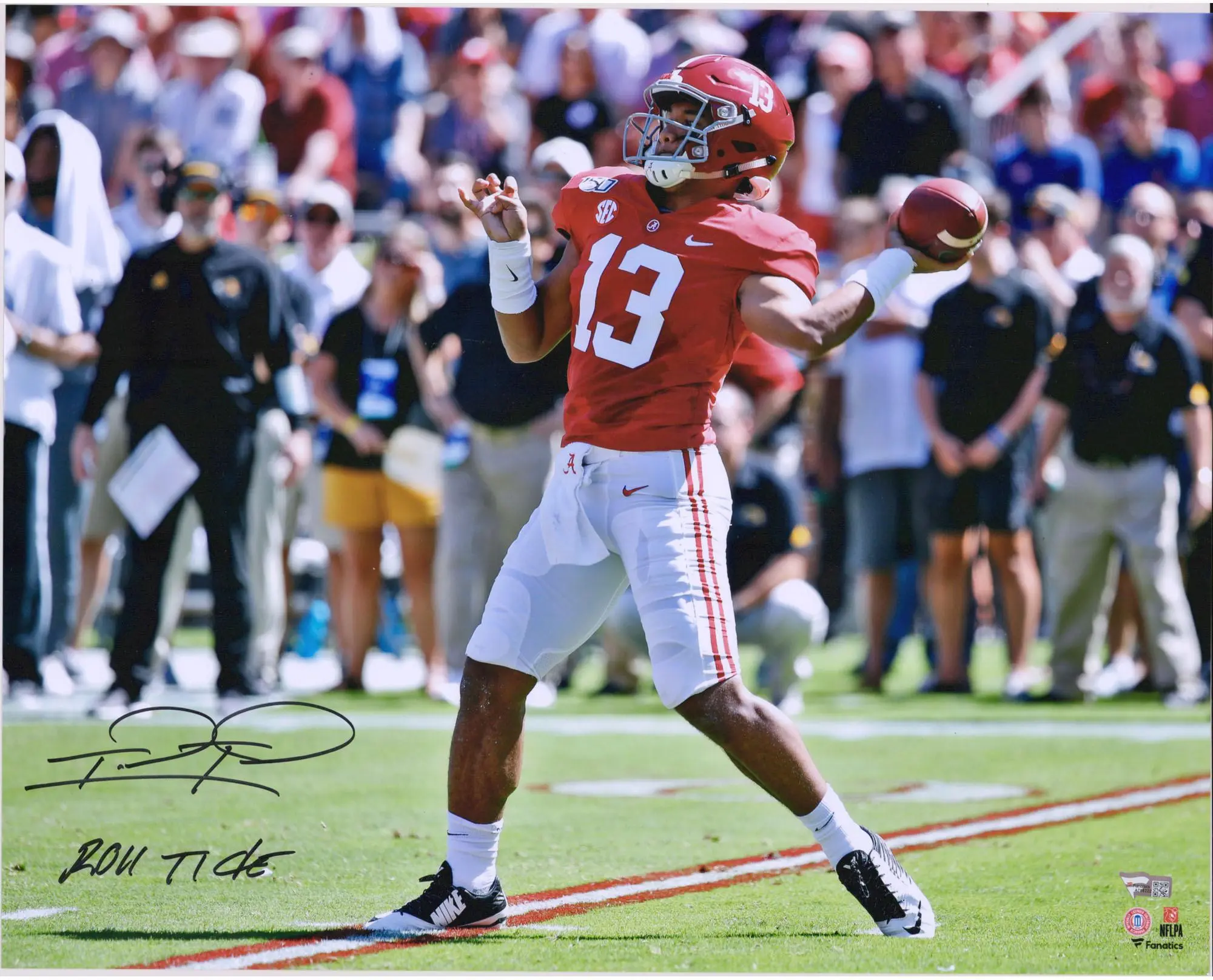 Tua Tagovailoa Alabama Crimson Tide Autographed 16" x 20" Passing Photograph with "Roll Tide" Inscription - Fanatics Authentic Certified
