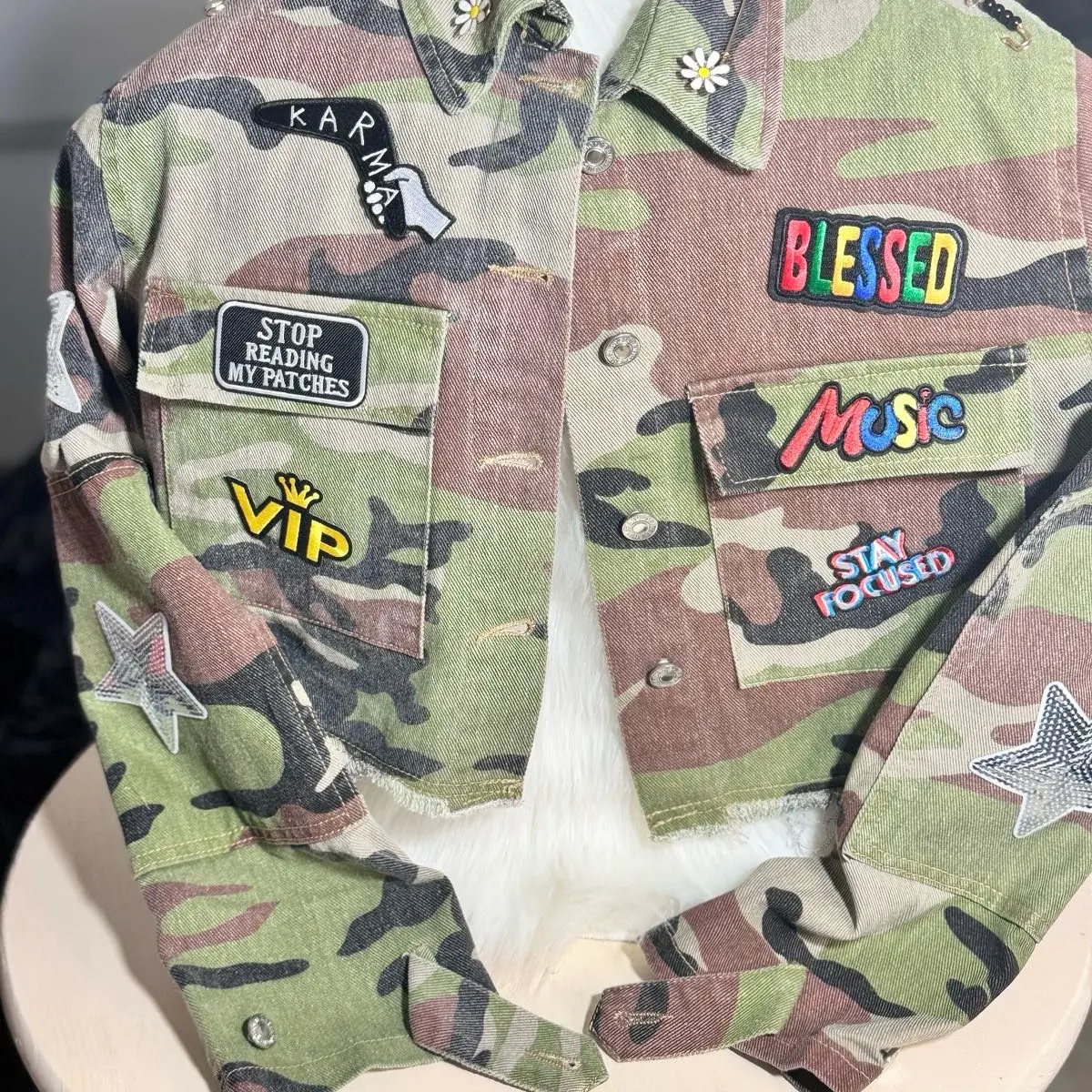 Camouflage Women's Jacket with Patches and Brooches Fashion