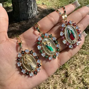 Religious Corazones Oval Medalla Necklace