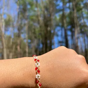 White and Red Daisy Bracelet - Elegant Floral Design for Women's Accessory