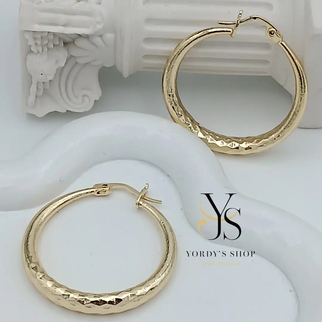 Yordy Circle-shaped Earrings with Delicate Design at the Bottom Elegant Hoops for Women 14k Gold Plating High Quality Jewelry
