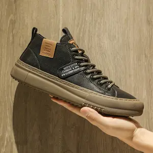 New trendy men’s casual shoes: soft upper, comfortable sole, mid-cut ankle boots design; fashionable outdoor men’s shoes; versatile lace-up sneakers.