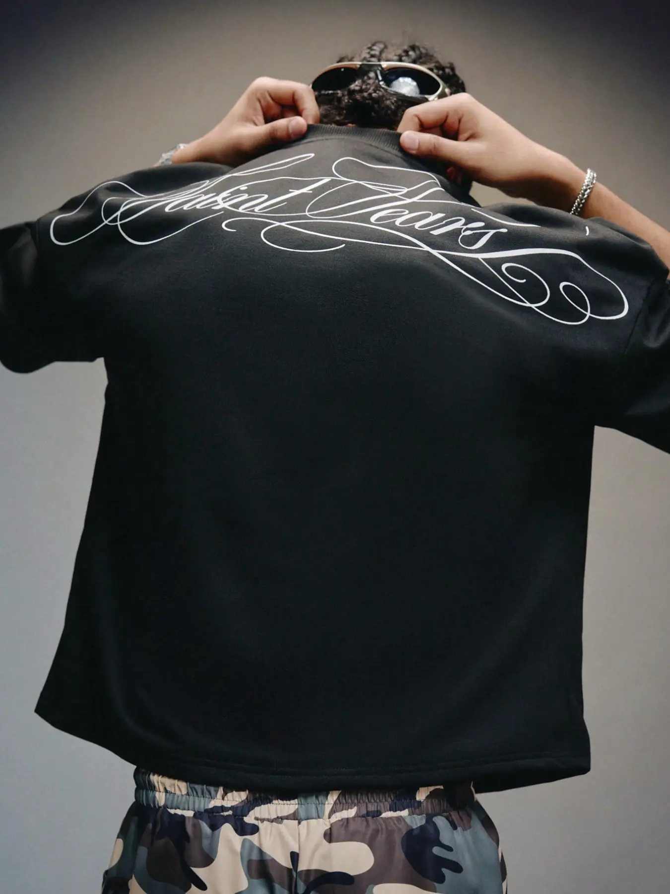 Black loose Baggy T-shirt with letter printed back design, Y2K style Vibe T-shirt for street wear, Streetwear, casual summer top for men and women, Unisex, suitable for Grunge and hip-hop styles