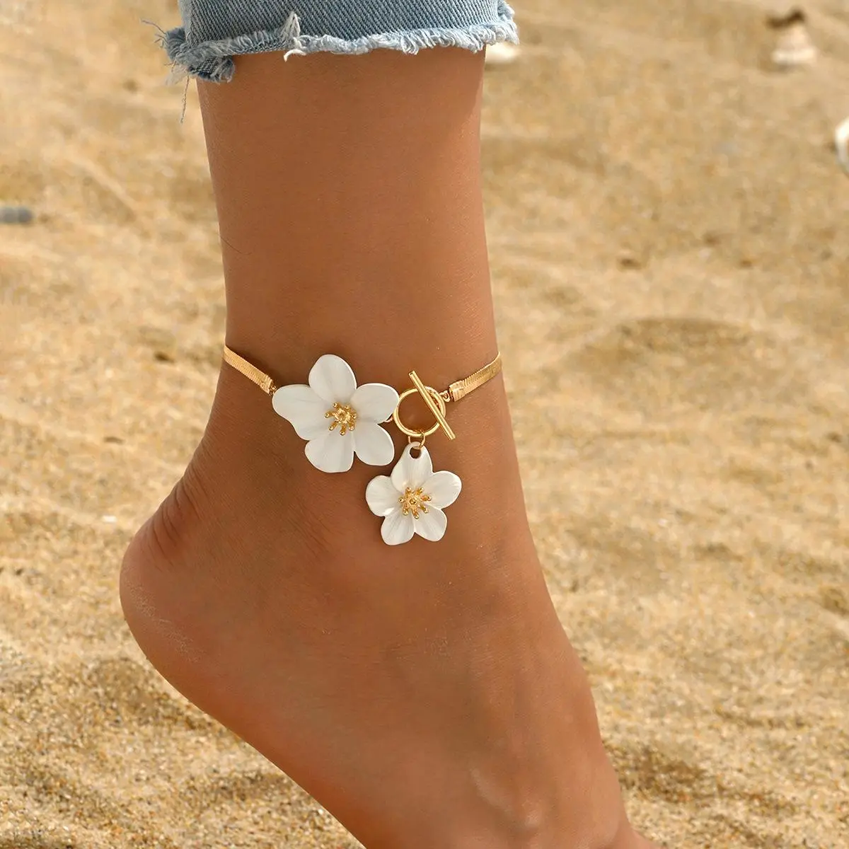 Women's 2026 Trendy Minimalist Niche-Style White Flower Anklet - Elegant Large Floral Design, Secure OT Clasp Fasten, Casual Everyday Beach Female Ankle Jewelry, Soft Feminine Statement Piece