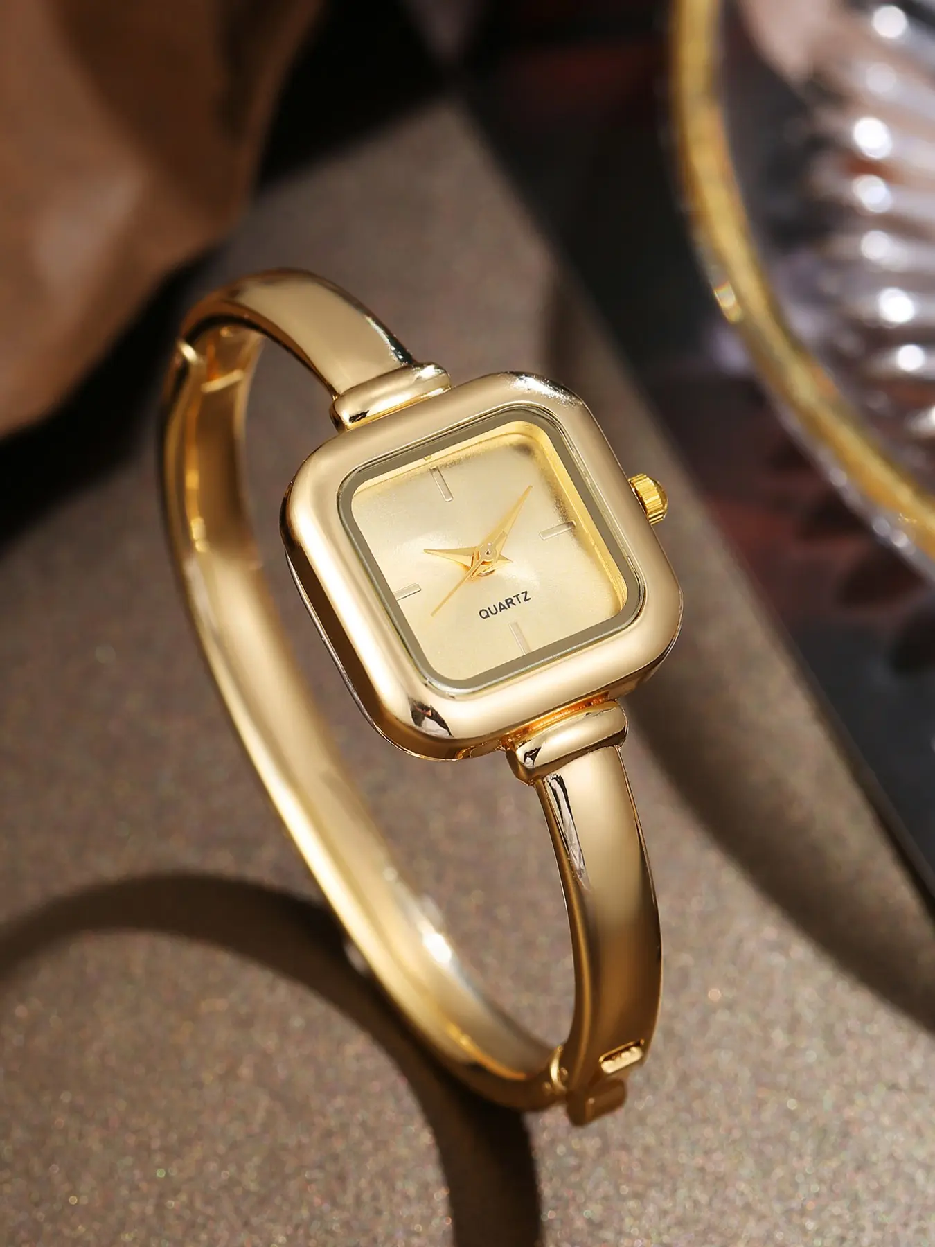 Elegant Analog Quartz Watch for Women, Fashionable Watches, Fashion Wristwatches, Metal Case, Plain Pattern, All-Seasons, Perfect Gift for Holidays and Special Occasions