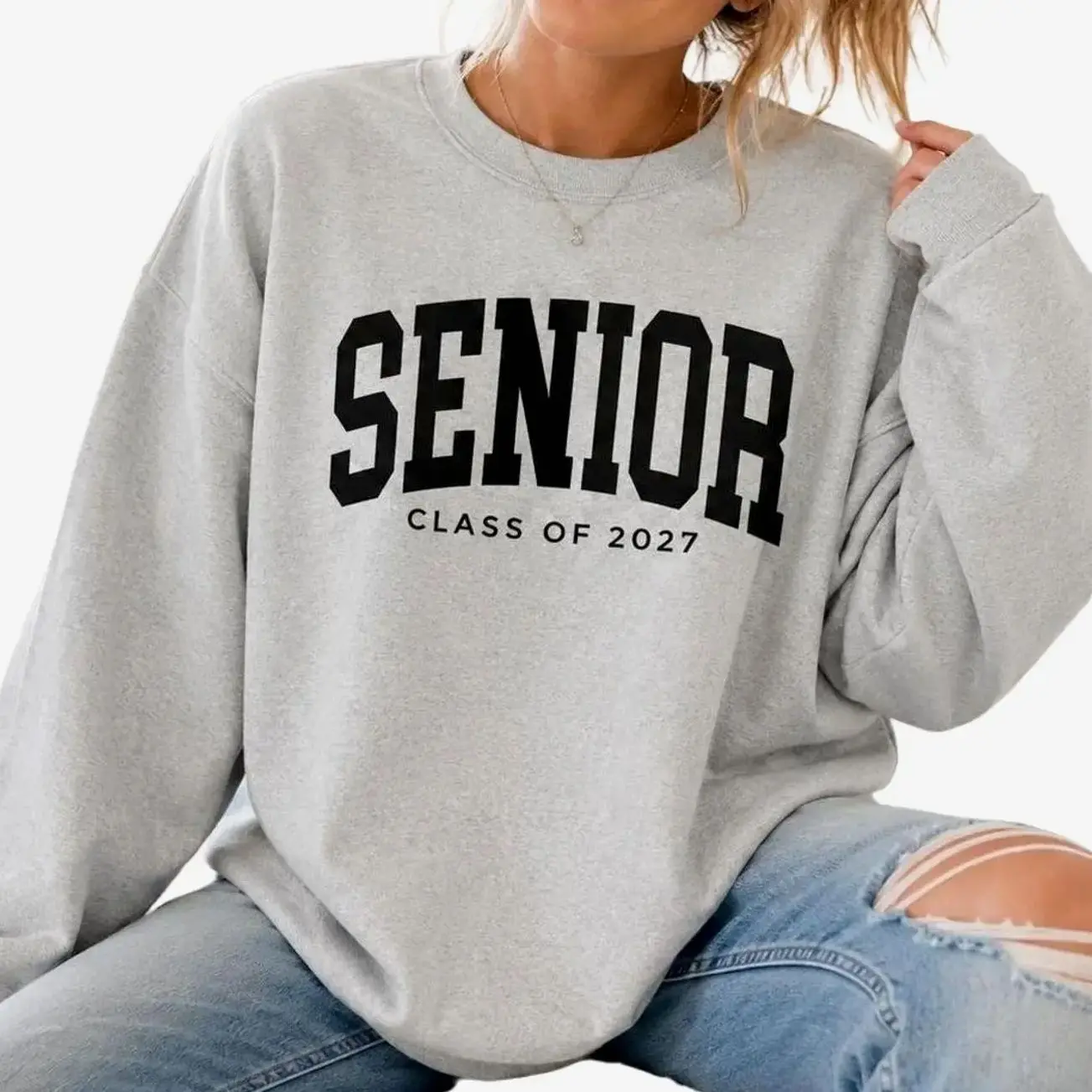 Senior Class of 2027 Sweatshirt, Minimalist Senior 2027 Crewneck, Retro Varsity Graduation Sweatshirt, Trendy Class of 2027 School Spirit Pullover, Trending Graphic Sweatshirt, Menswear & Womenswear Top, Perfect Gift For Men And Women, Aug6