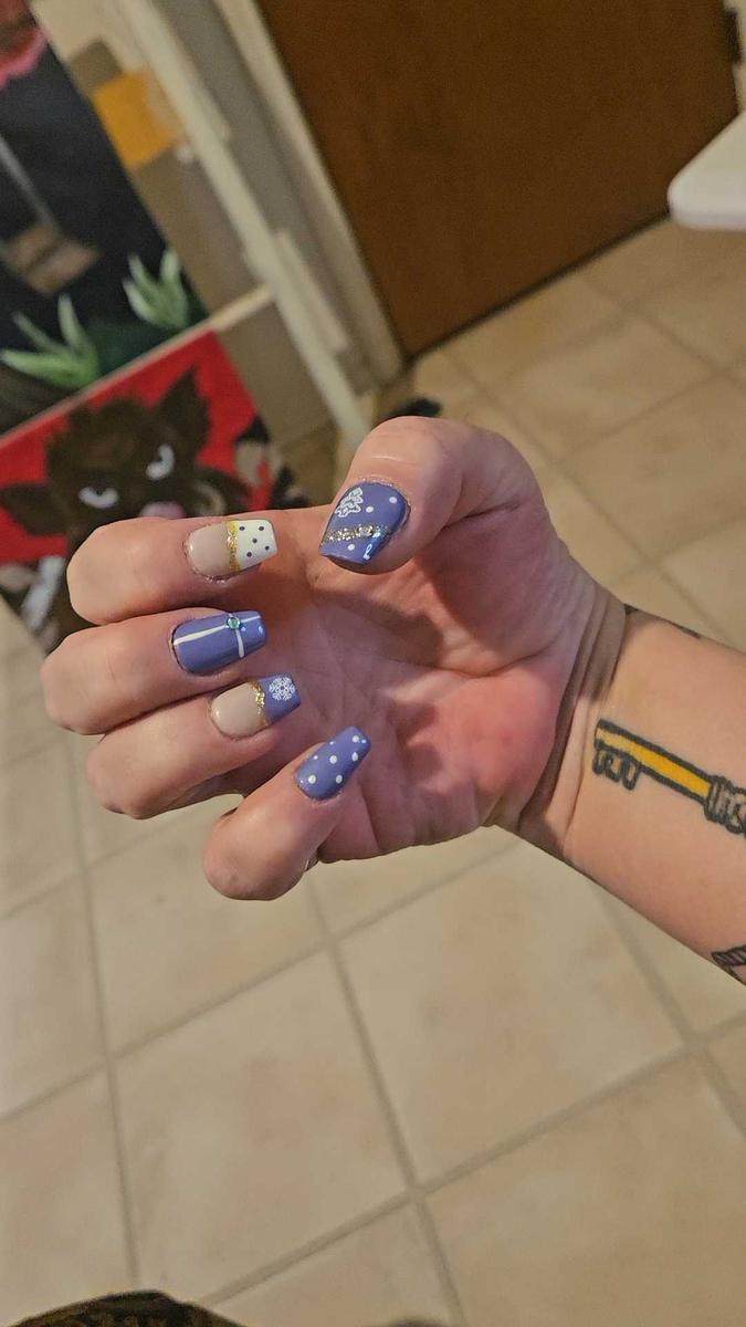 Item: L(short/medium), $63.99 32bags, host:aura