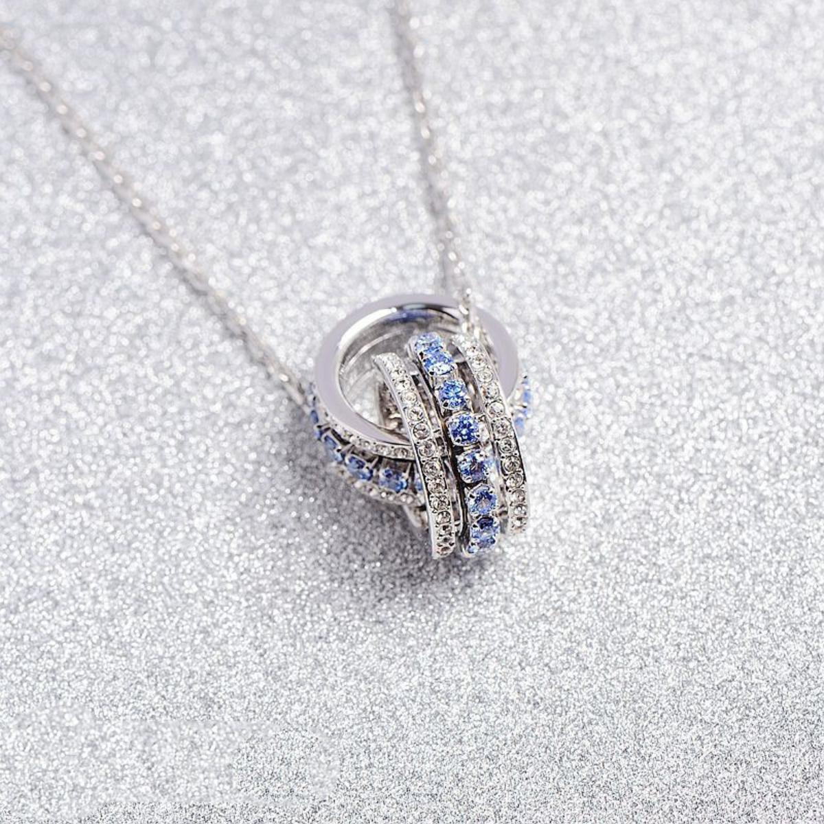 Minimalist Rotating Multi-Ring Pendant Necklace, Premium Quality Collarbone Chain for Modern Aesthetic