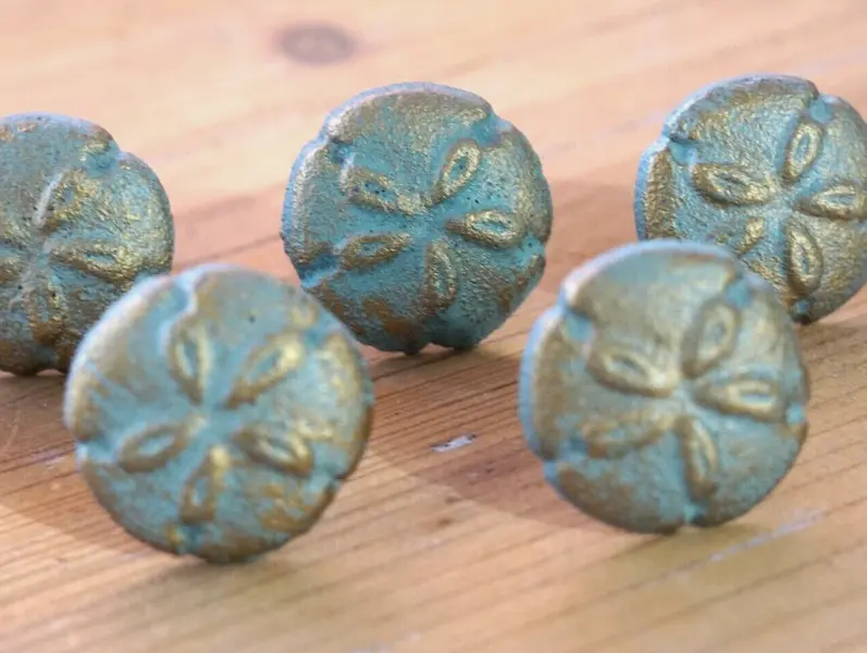 5 SHELL SAND DOLLAR DRAWER PULLS CABINET BATHROOM NAUTICAL KNOB CAST IRON DECOR