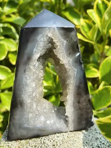 1pc 40-130g Natural Crystal Black Sardonyx Crystal Cave Door Ornaments, Creative Home Desktop Decoration, Crystal Collection, Unique Gifts Choice.