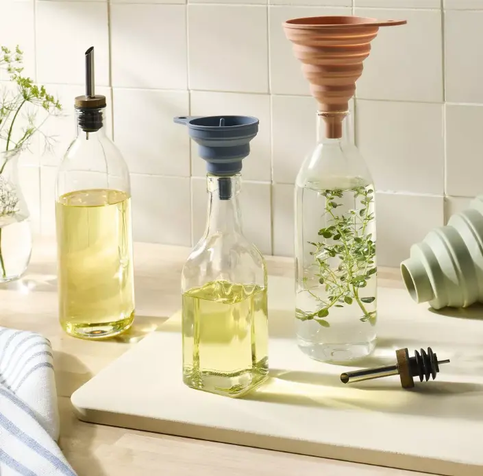 20.5 oz Glass Oil Dispenser Bottle with Stainless Steel Lid – Perfect for Olive Oil, Cooking, Vinegar and Kitchen Counter Organization