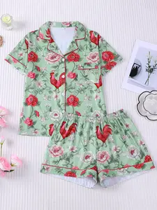 Women's 2-Piece Rooster & Floral Print Pajama Set, Green Short Sleeve Top with Red Piping, Small Pocket & Elastic Waist Shorts, Retro Style Lapel Loungewear, Soft Comfy All-Season Casual Sleepwear for Ladies