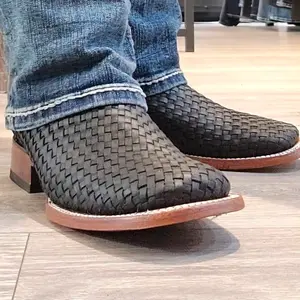 White Diamond´s Black Weaved Leather Boots