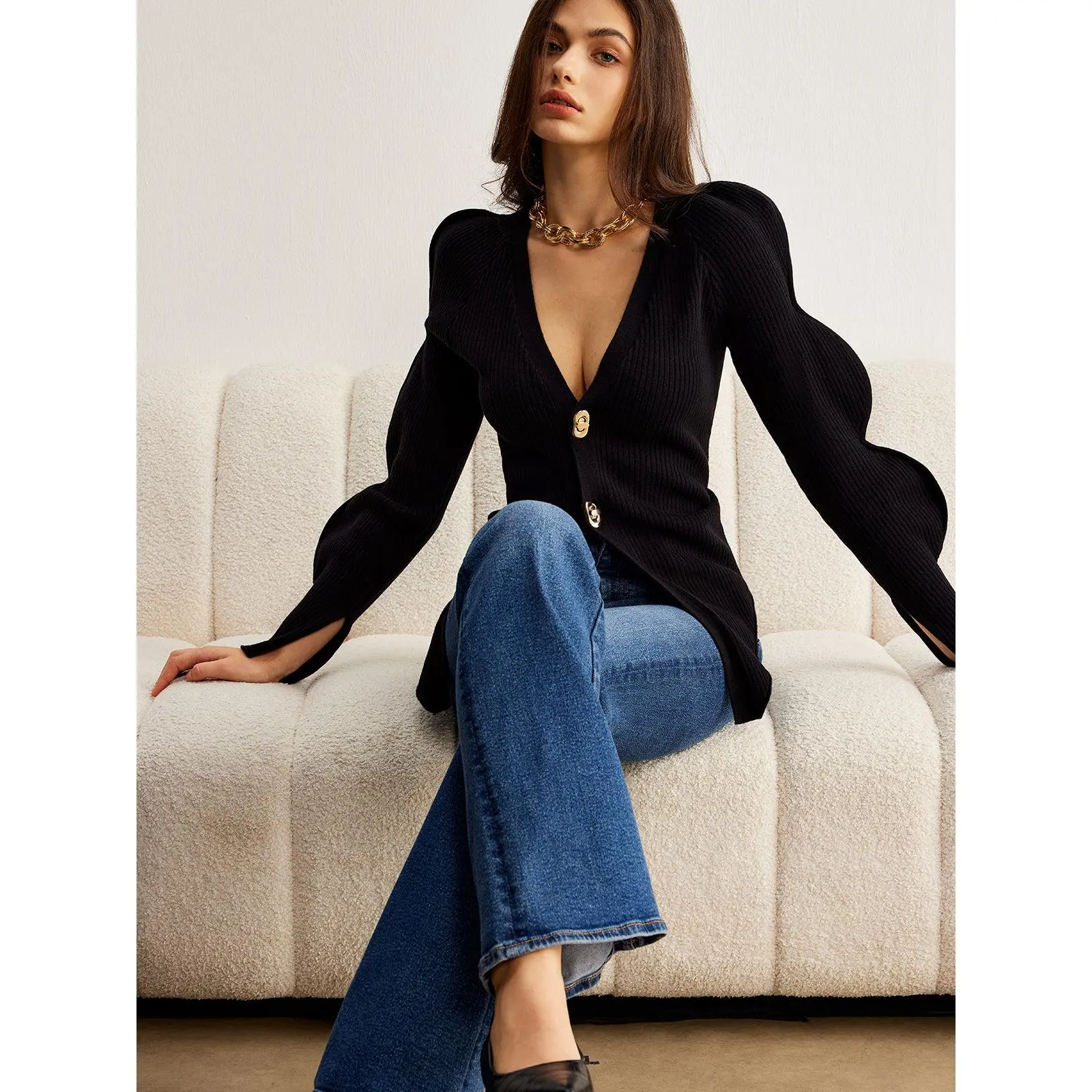 Turn Lock Wave-Sleeve Cardigan