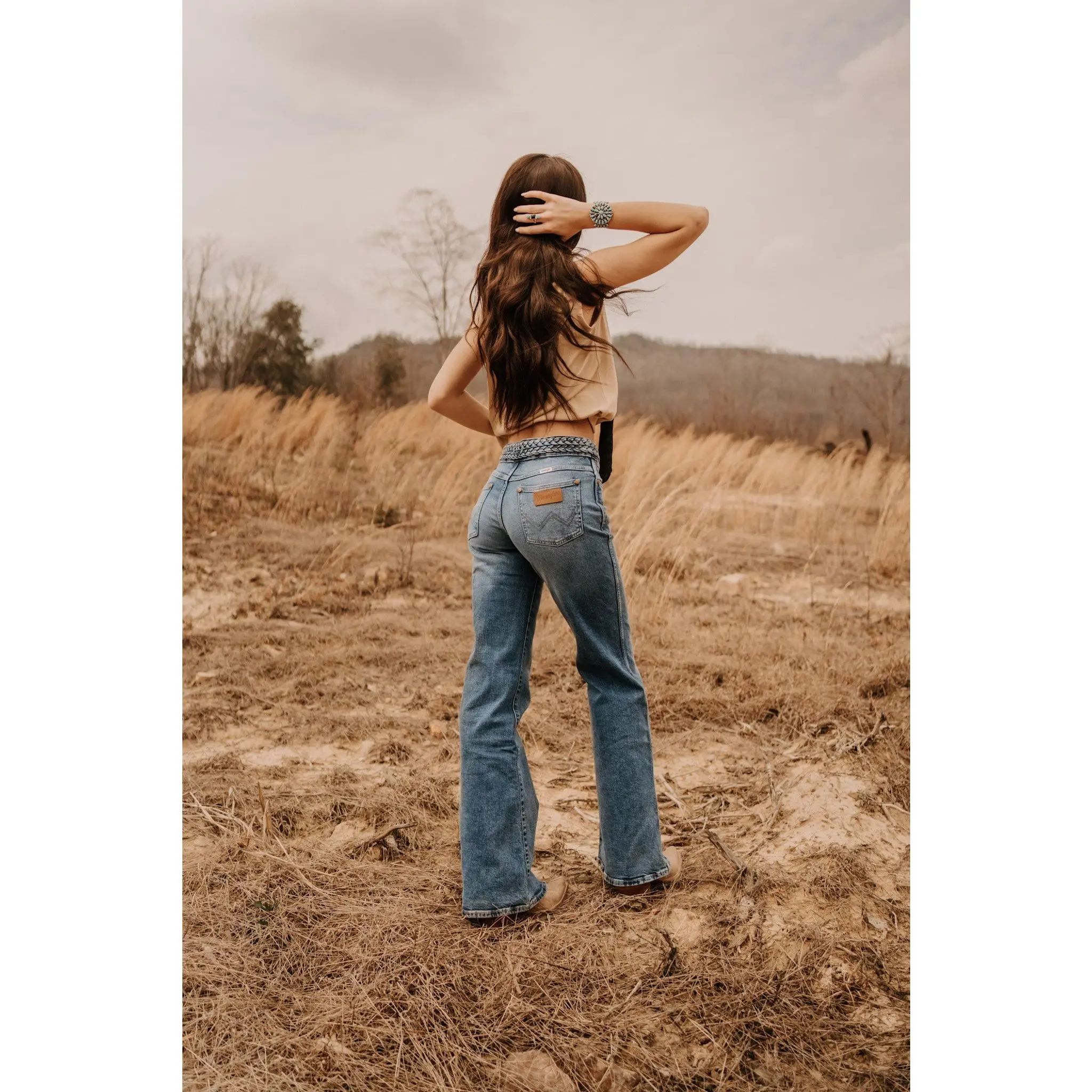 Wrangler Women's Carly Retro-Inspired Flare Jeans, Mid Rise Fit with Braided Waistband in Stretch Cotton Denim, Bottom, Elastane