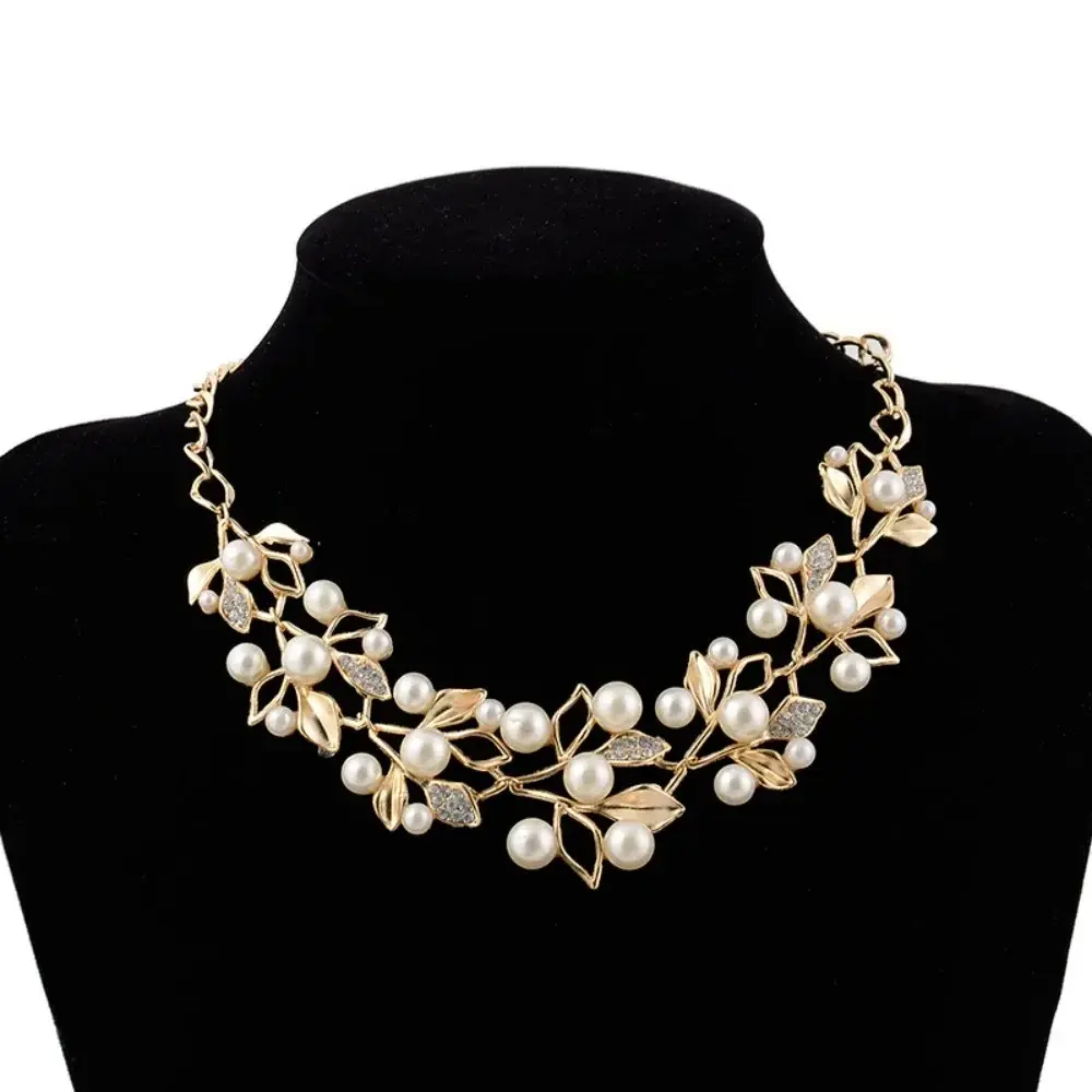 2025 New Women's Alloy Statement Necklace, Simulated Pearl Leaves Design, Casual Ethnic Fashion Collars Costume Jewelry