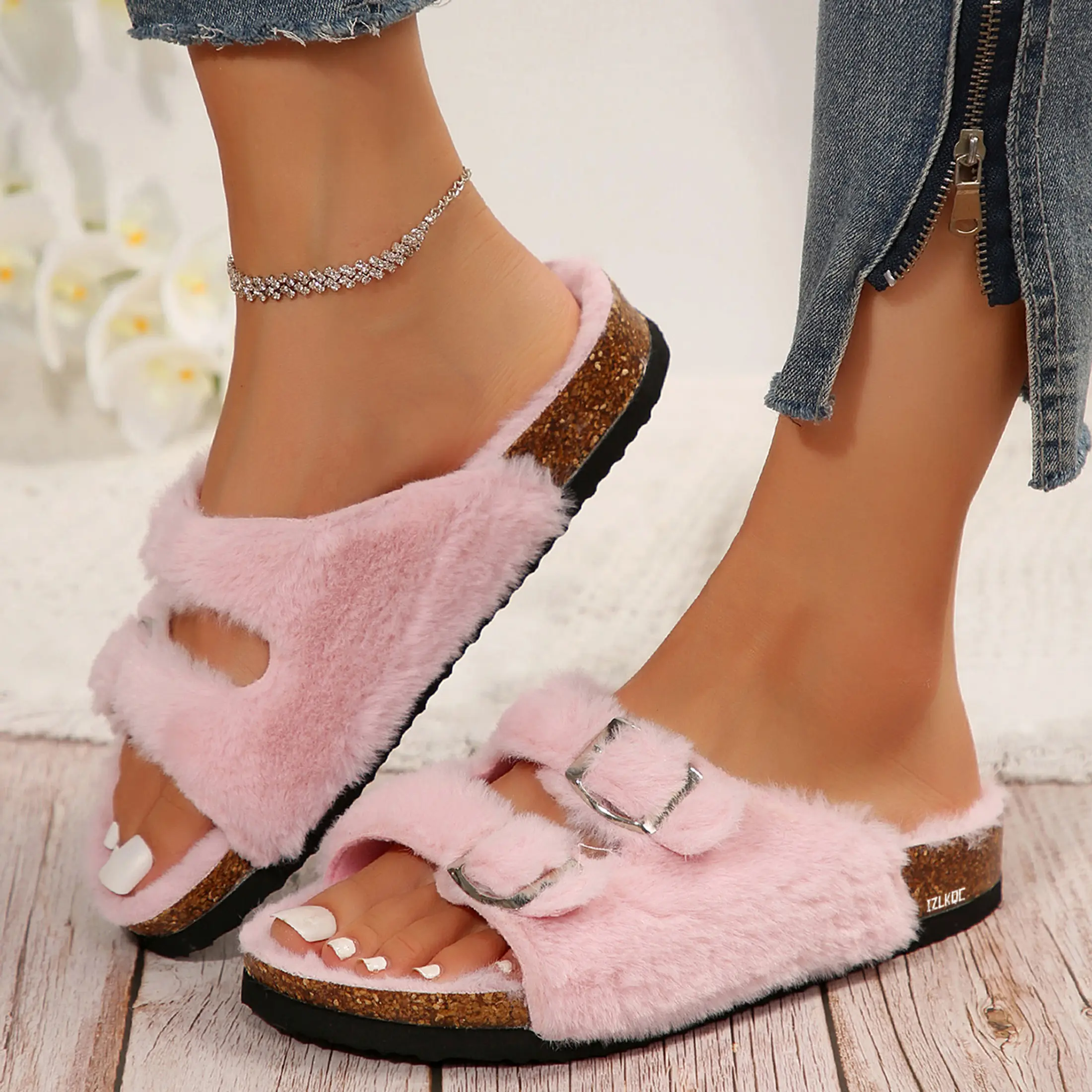 Trendy Plush Slides for Women Soft Warm Slippers with Buckle Straps Comfortable Indoor/Outdoor Sandals