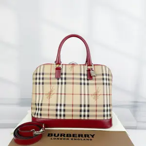 Pre-owned BURBERRY Leather Shoulder Bags 7.8'' R1399 Shoulder Bag C9203780875 0303 T1 Chloe
