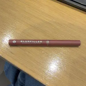 Product Review of Blurfiller Blurring Lip Contour, Buildable Formula, Line, Define, Contour, L'Oreal Paris from j** ⚡**🪩