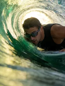 Weightlifting and Strength Training Glasses – Sturdy yet minimal design that stays secure during heavy lifts without distraction. Unobtrusive performance.