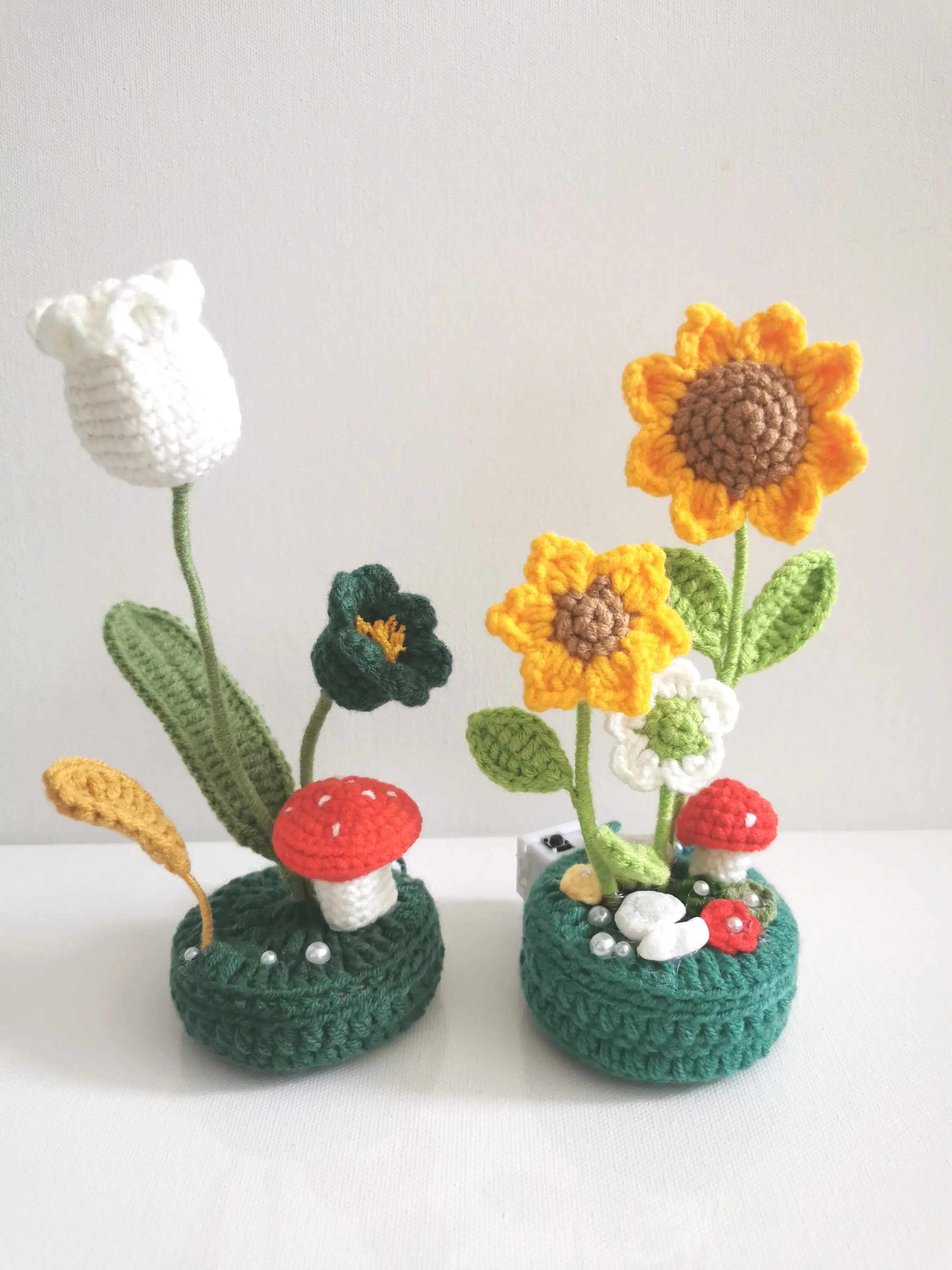 Crochet potted plant, lily of valley, sunflower forever flower, exquisite pot, creative gift, home decoration,car decoration,office desk decoration，artificial flowers with night light