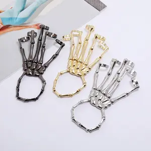Punk style individualistic metal skeleton skull bracelet, ghost claw connected-finger bracelet, hand accessories and ornaments.