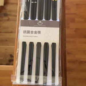 5 Pairs of Premium Chopsticks Reusable Dishwasher Safe 9.5 Inch Fiberglass Chopsticks Gift Set Non-slip Black + Silver Non-slip Alloy Non-Slip Japanese Cutlery Metal Plastic Tableware Blossom Wooden