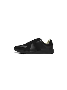 Nostalgic retro unisex daily shoes reproduce classic trendy charm, inherit fashion aesthetic memories accumulated over time, meet multi-scene outing matching needs and retain enduring dressing charm with timeless classic silhouette.