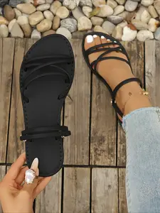 Fashionable flat sandals, elegant and comfortable, suitable for various styles and perfect for everyday wear