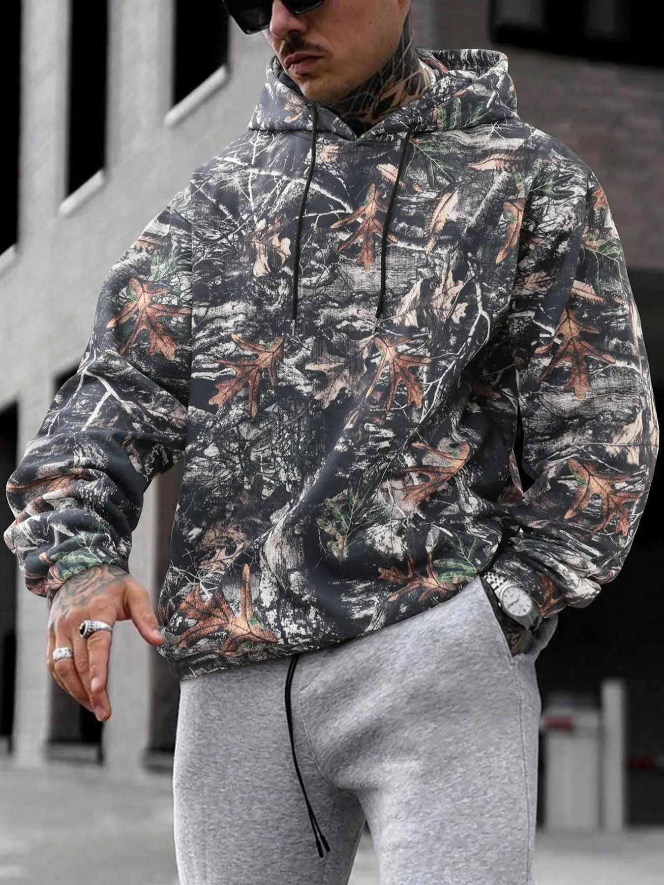Unisex Men's Camo Leaf Print Hoodie, Camouflage Streetwear, Regular Fit Casual Fashion Long Sleeve Hooded for Daily Wear, Men's Clothes for All Seasons, Tops, Graphic Print Hoodie, Casual Pullover Hoodies