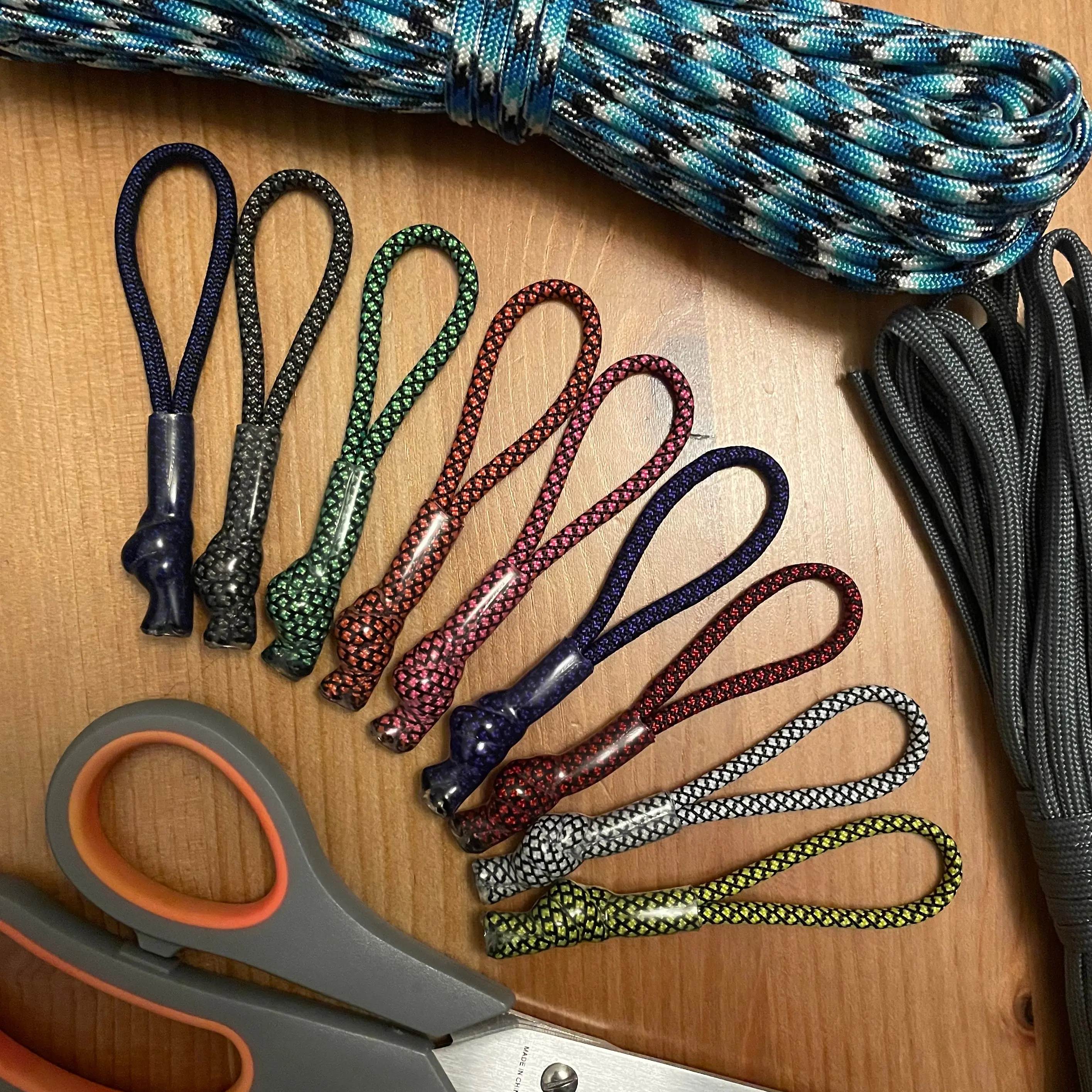Paracord Zipper Pull Tag | 3.5 Inch | Clear Tubing | Sets of 3 or 6 | Diamond Color Pattern | Assorted Colors | Zipper Tag for Backpack