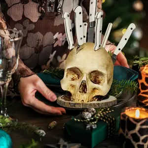 Creative Skull Design Party Decoration, Resin Knife Holder, Suitable for Home Or Restaurant, Living Room and Bedroom Decoration, Perfect for Halloween, Kitchen