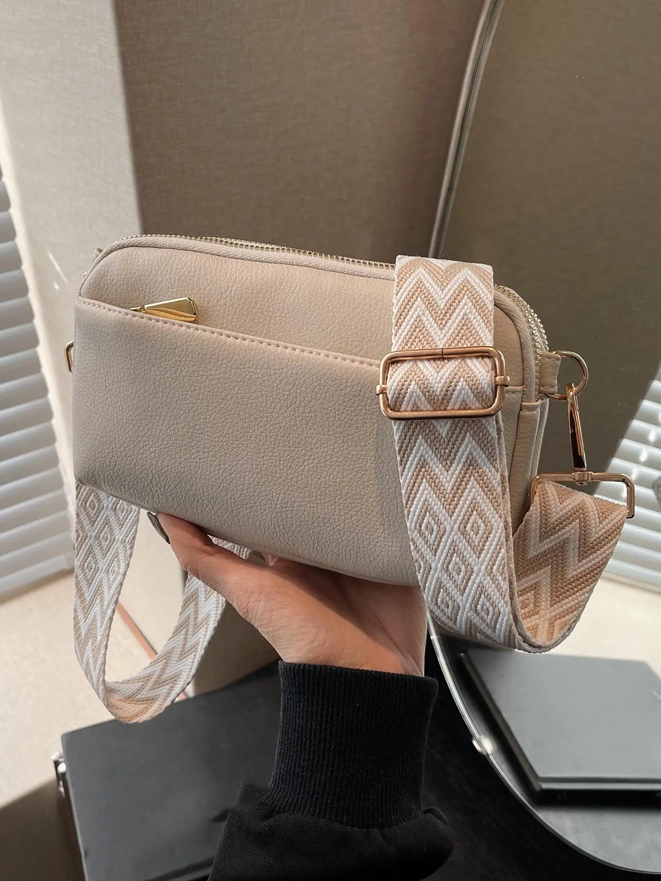 Women's Elegant Beige Chevron Pattern Crossbody Bag, Crossbody Purse, Fashionable PU Leather Zipper Shoulder Bag for Daily Used, Casual Trendy Versati