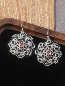 1pair of Vintage Hollowed-out Flower Pendant Earrings, Dangle Earrings, Paired with Red Synthetic Zircon, Feminine Ethnic Style Accessories