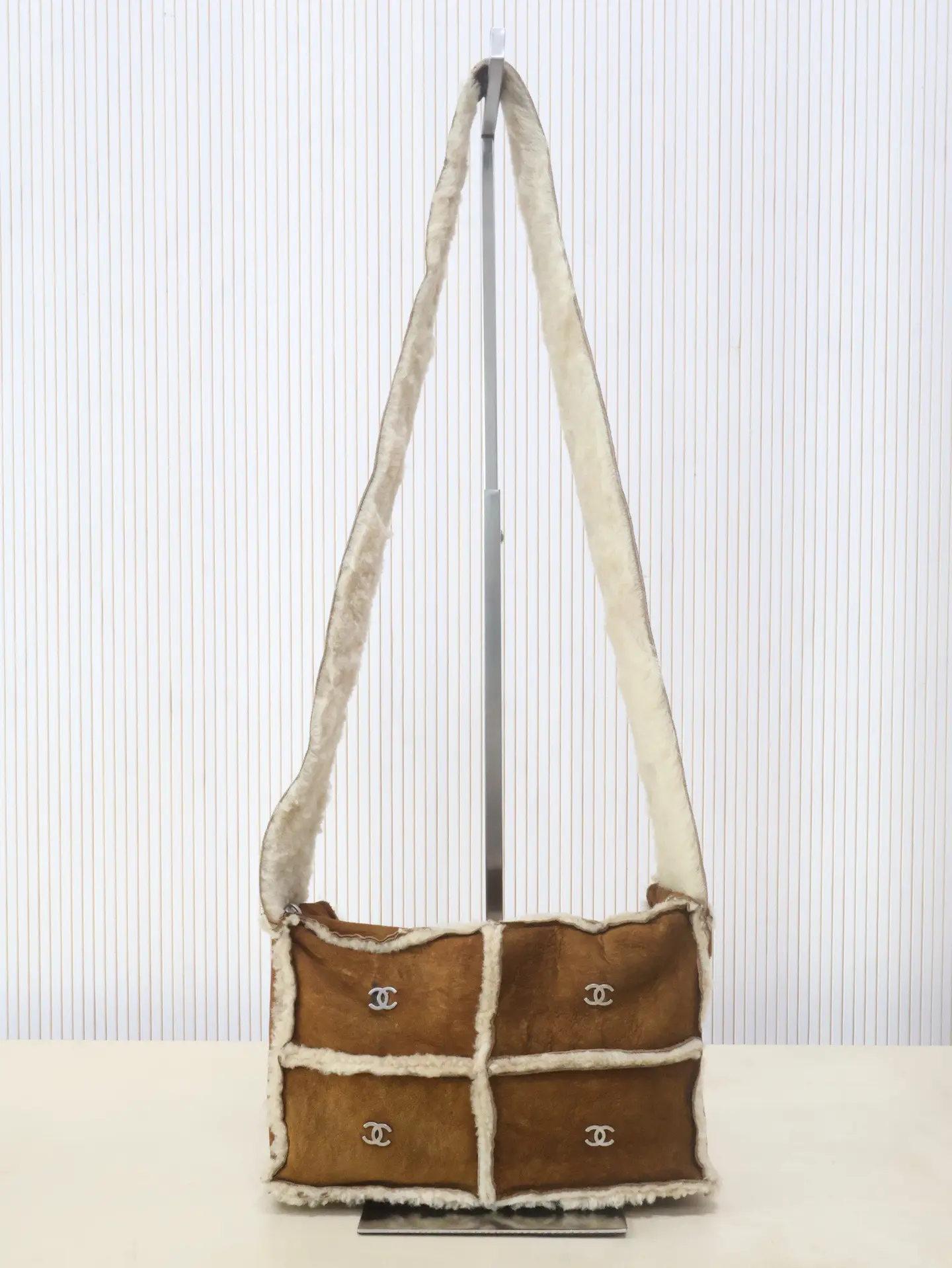 Pre-owned CHANEL Lamb Shearling Shoulder Bags CC Vintage Shoulder Bag Brown