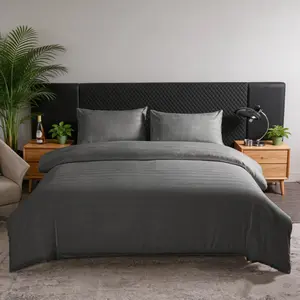 Luxury Hotel Stripe Bedding Set, Includes 1 Duvet Cover and 2 Pillowcases, Soft and Comfortable Bed Linen, 3pcs Bedroom Essentials