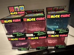 NeeDoh Nice Cube - Satisfying Cube Squeeze Toy - Soft Squeeze Toy in Assorted Colors - Fun for Ages 3 and Up Soft Squishy Sensory Cuddle Box