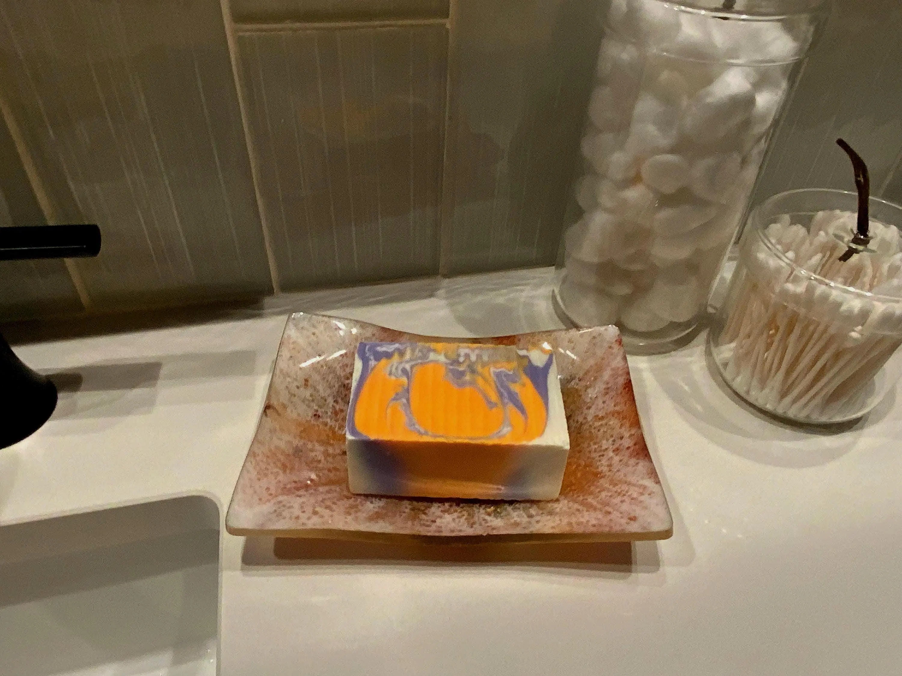 Handmade Plastic Resin Small Soap Dish - Rust-Resistant, Gold Luxe Swirl Design, Copper Accents, 6.75in Long × 4.75in Wide Holder, Multi-Use for Sponge, Hand-Wash Only Bathroom Home Supply