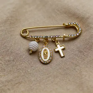 Elegant Pearl Hollow Cross Brooch for Women Girls Teenagers Stylish Collar Clip Pin Accessory for Blouses Sweaters Jackets Scarves Formal Casual Outfits