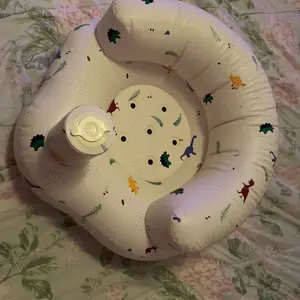 Inflatable Baby Seat 3+ Months, Built-in Air Pump Baby Seat for Kids, Toddler, Blow-up Baby Chair with Back Support, Breathable Cover, Newborn Baby Essentials, Toddler Items, Baby Carrier Alternative, Baby Essentials & Baby Items