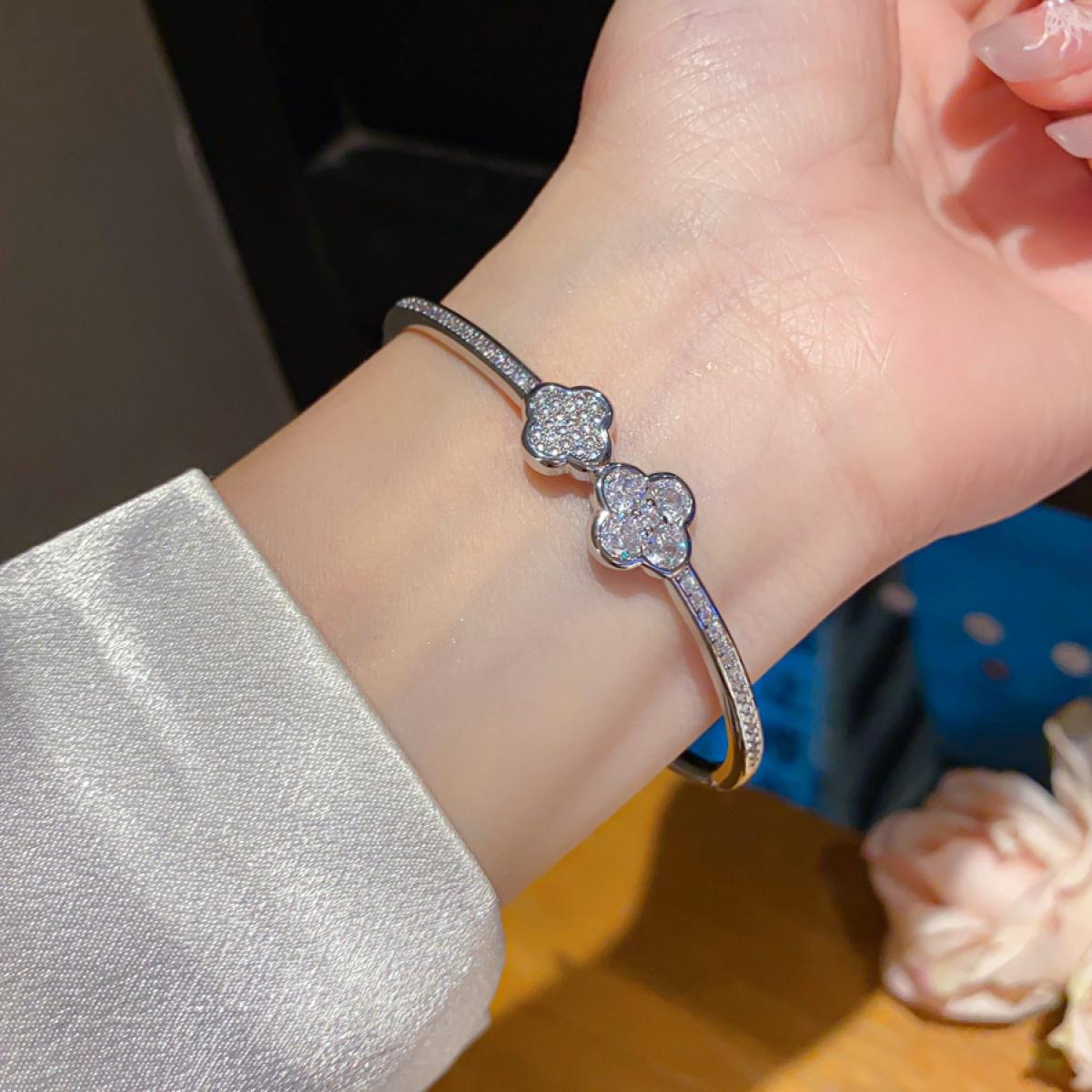 Trending Clover Cuff Bangle Bracelet, Sparkling Open Design Four Leaf Clover Jewelry, Viral Aesthetic Accessory, Perfect for Layering, Office, Party, Casual Outfits, Great Gift for Any Occasion