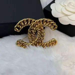 Pre-owned Chanel Vintage Gold Chain Brooch GIA1002