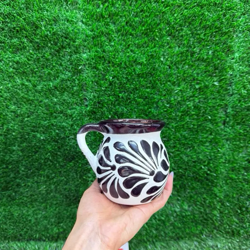 Relieve Mug 355ml Negro/Blanco only Sets.