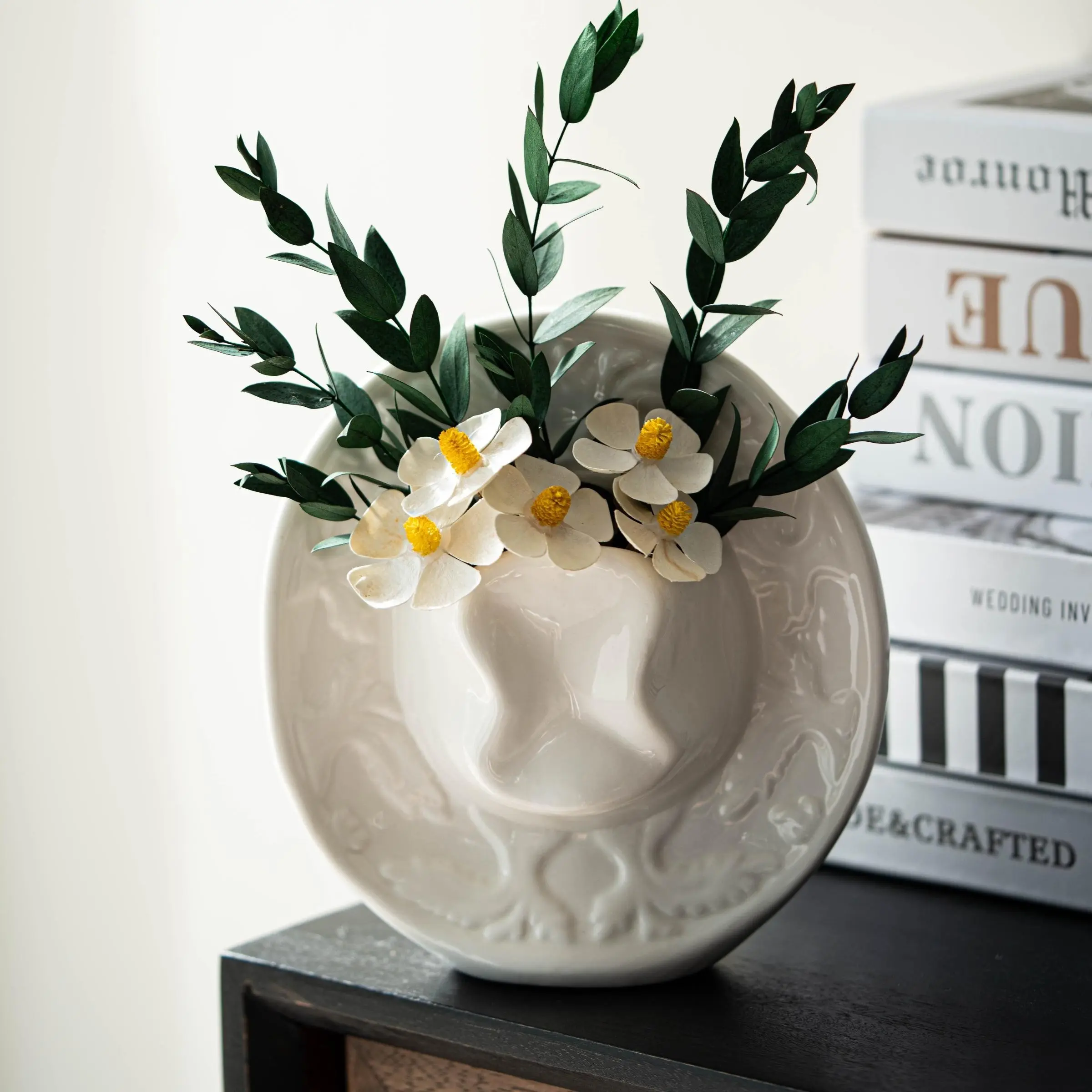 Handmade Ceramic Vase, Cowboy Hat Design, Creative Floral Arrangement, Minimalist Style, Single Piece Decorative Item, Flower Vase